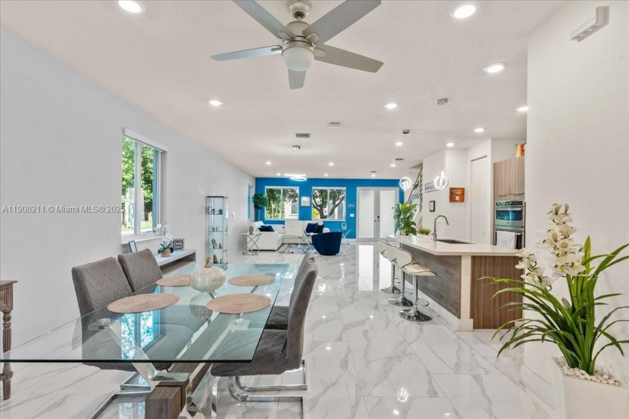 6680 NW 102nd Path, Doral, FL 33178 Photo