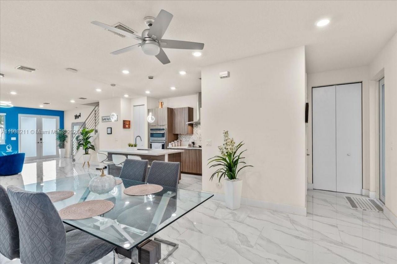 6680 NW 102nd Path, Doral, FL 33178 Photo