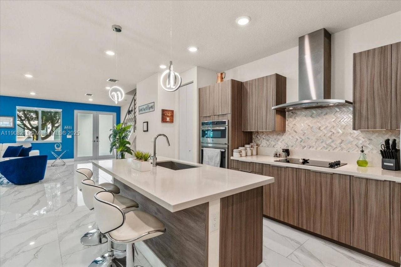 6680 NW 102nd Path, Doral, FL 33178 Photo