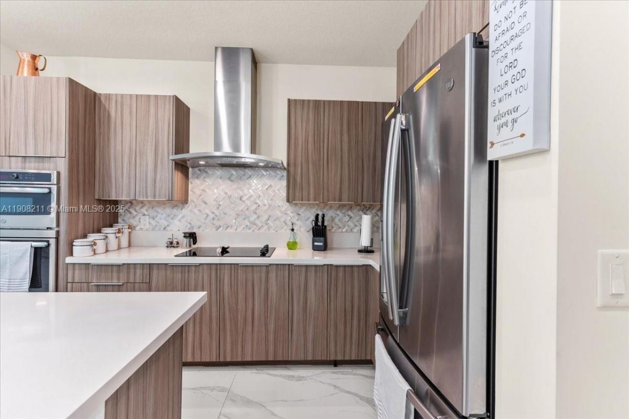 6680 NW 102nd Path, Doral, FL 33178 Photo