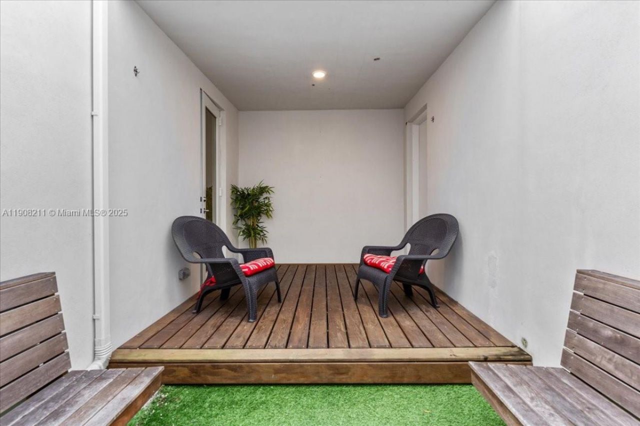 6680 NW 102nd Path, Doral, FL 33178 Photo