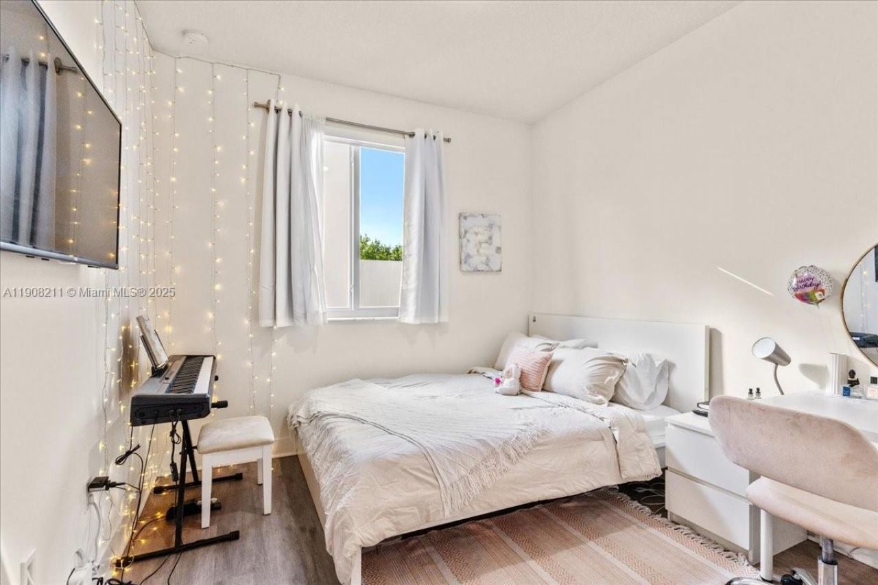 6680 NW 102nd Path, Doral, FL 33178 Photo