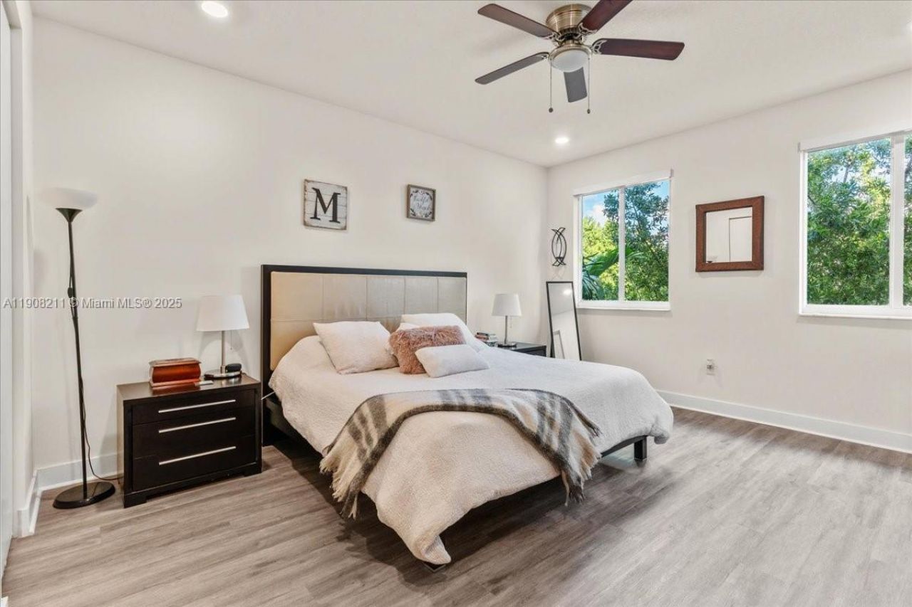 6680 NW 102nd Path, Doral, FL 33178 Photo