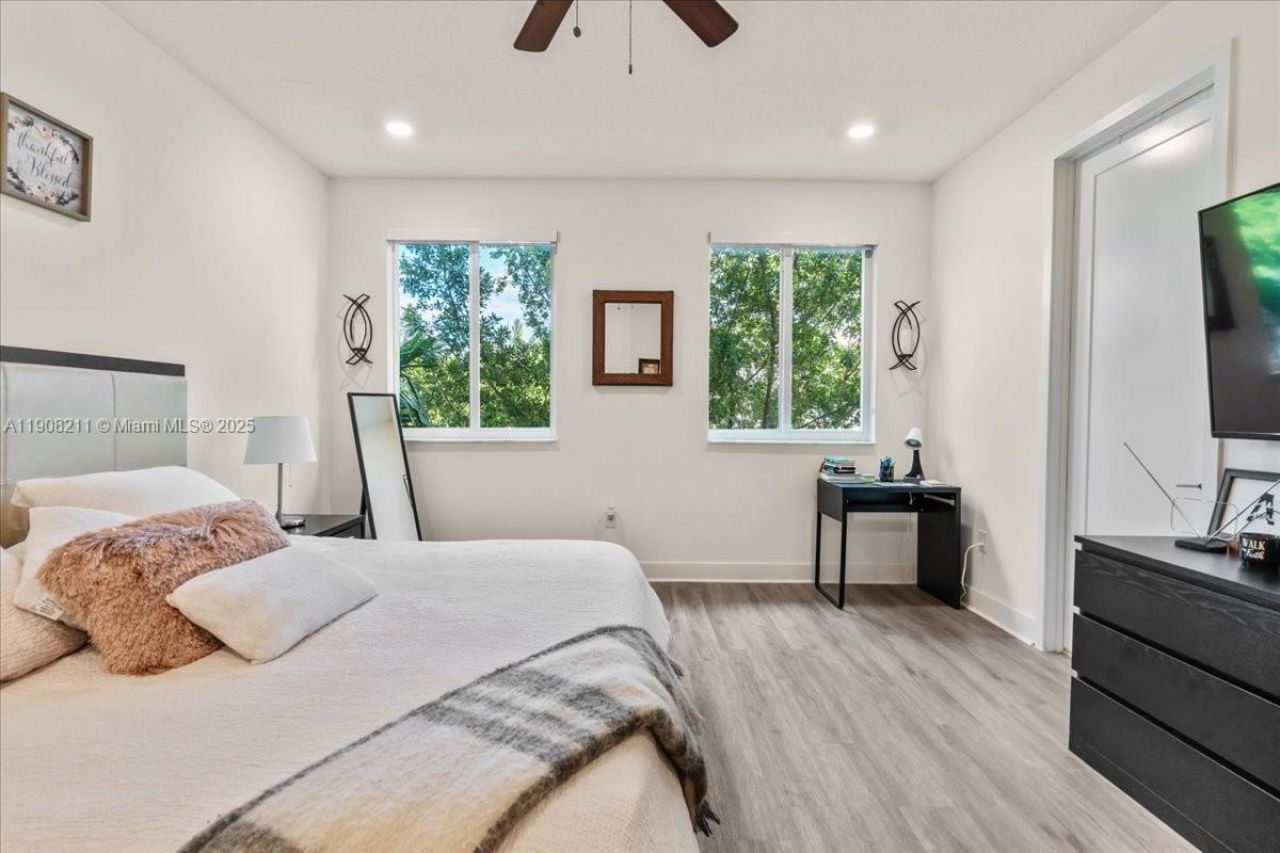 6680 NW 102nd Path, Doral, FL 33178 Photo