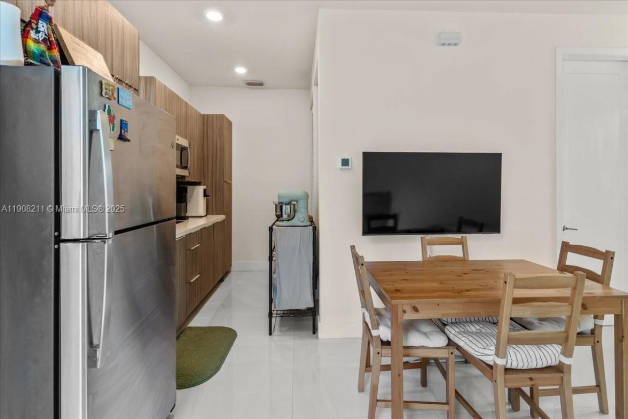 6680 NW 102nd Path, Doral, FL 33178 Photo