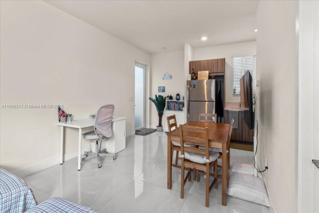 6680 NW 102nd Path, Doral, FL 33178 Photo