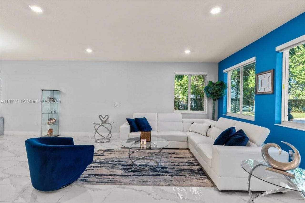 6680 NW 102nd Path, Doral, FL 33178 Photo