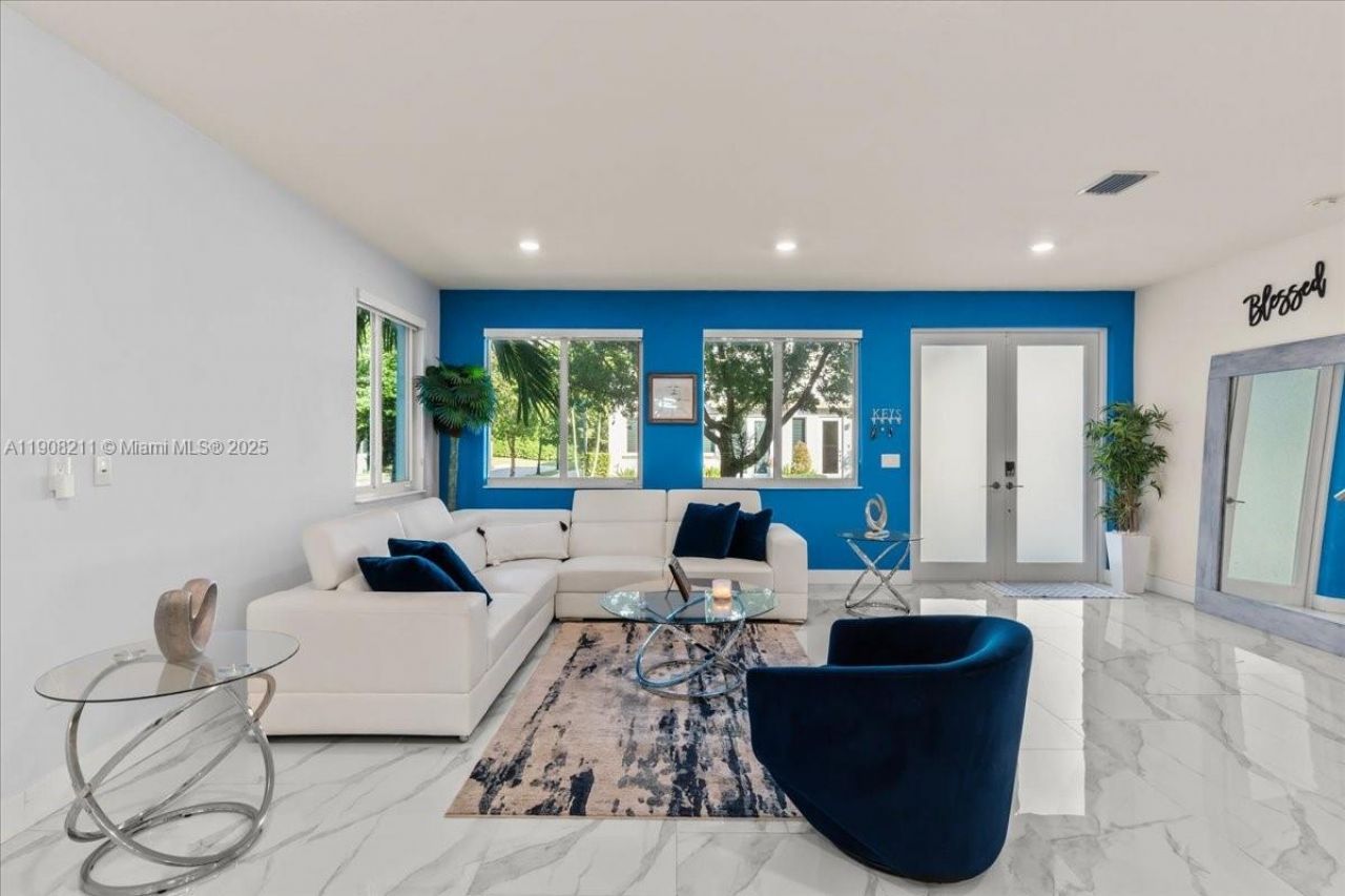 6680 NW 102nd Path, Doral, FL 33178 Photo