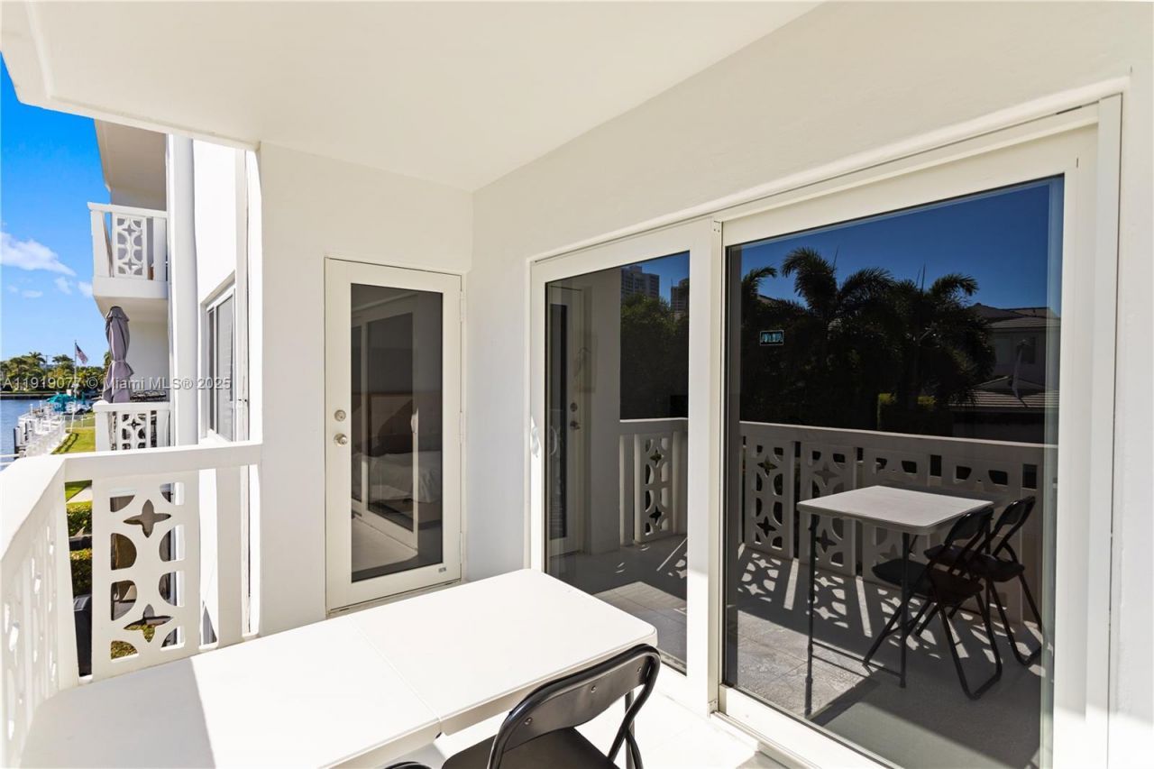 3209 S Ocean Dr, Unit 2M, Hallandale Beach, FL 33009 Photo