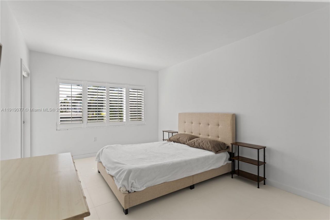 3209 S Ocean Dr, Unit 2M, Hallandale Beach, FL 33009 Photo