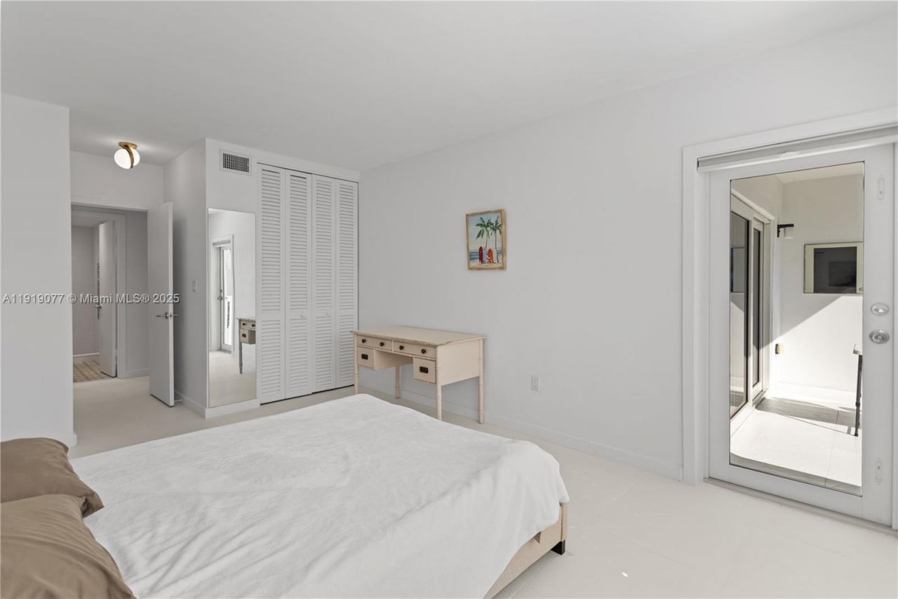 3209 S Ocean Dr, Unit 2M, Hallandale Beach, FL 33009 Photo