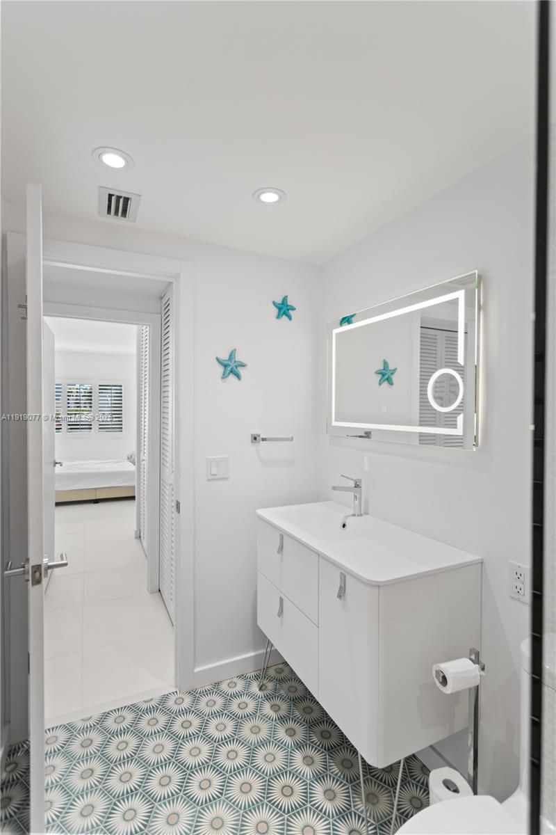 3209 S Ocean Dr, Unit 2M, Hallandale Beach, FL 33009 Photo