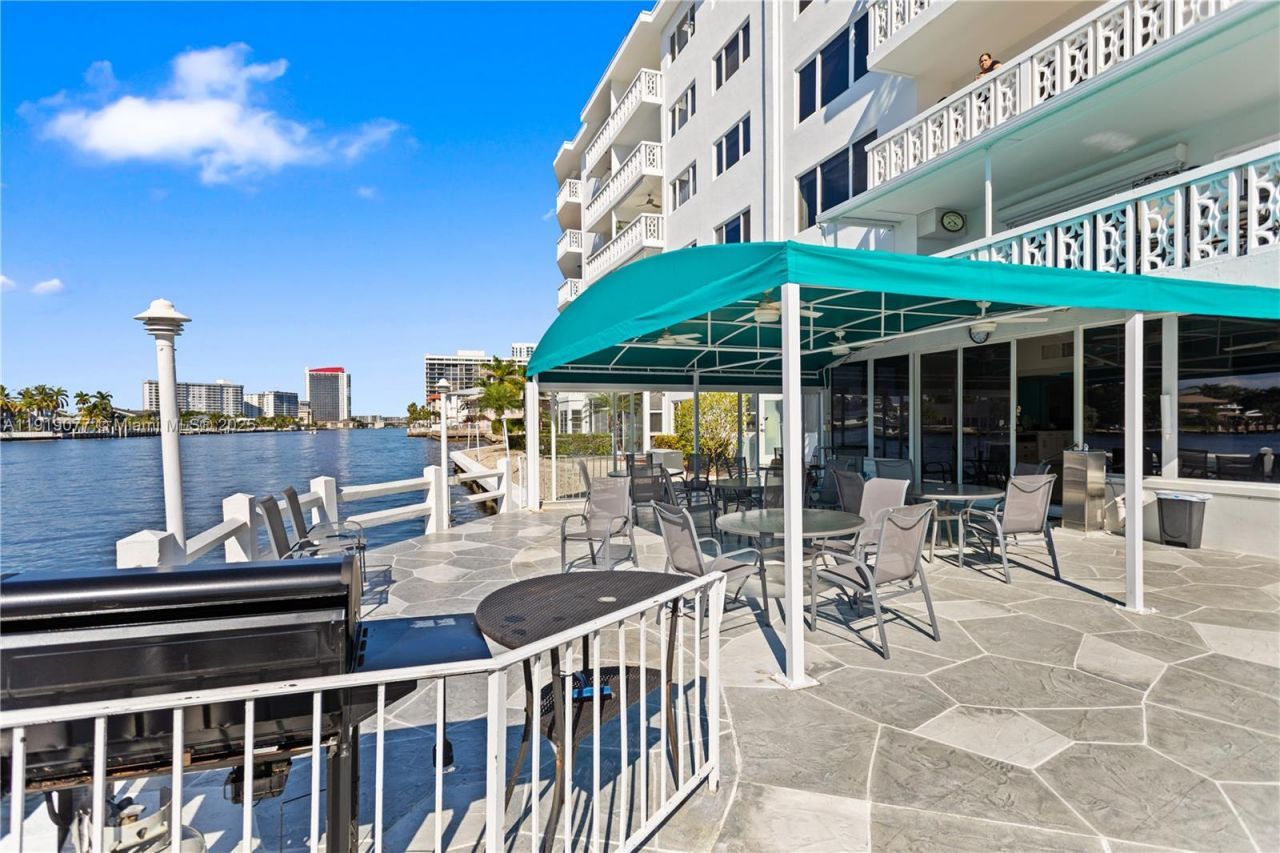 3209 S Ocean Dr, Unit 2M, Hallandale Beach, FL 33009 Photo