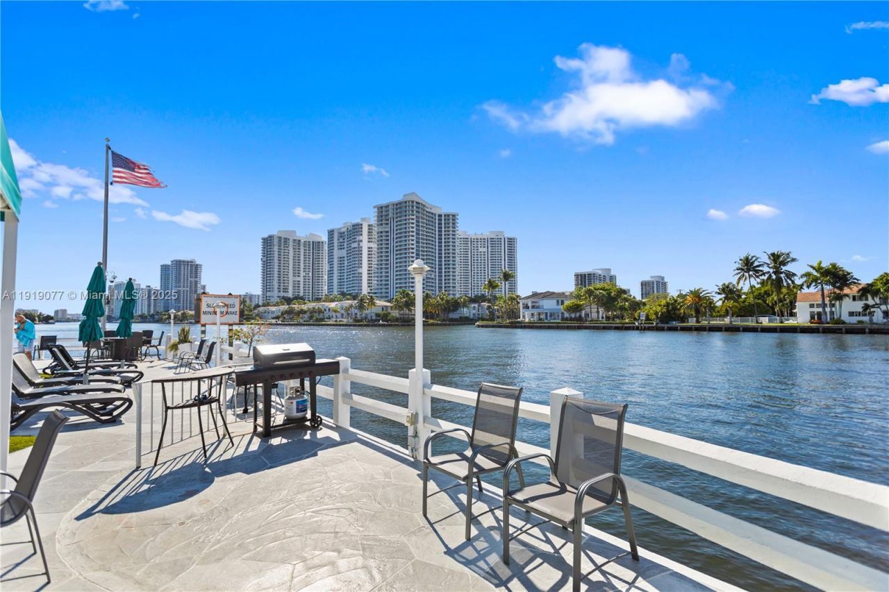 3209 S Ocean Dr, Unit 2M, Hallandale Beach, FL 33009 Photo