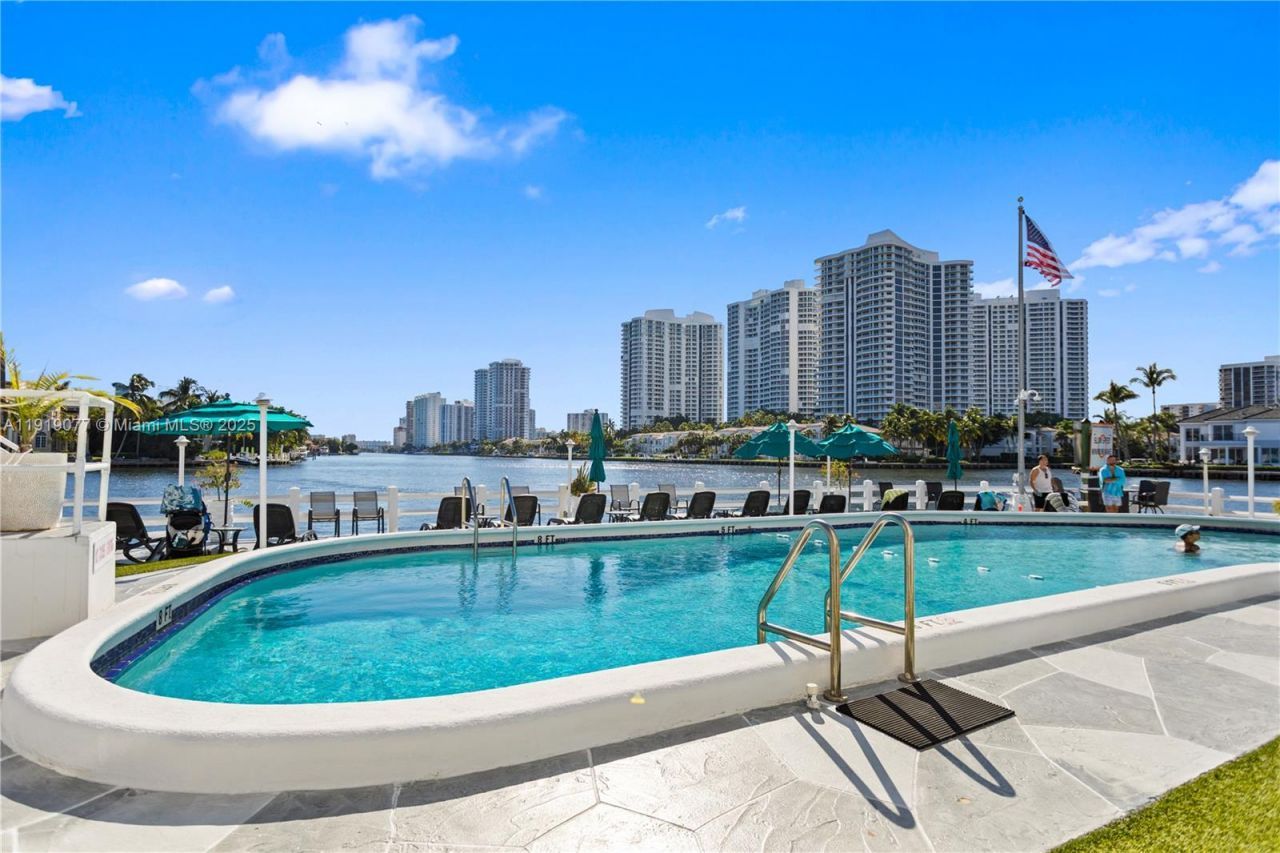 3209 S Ocean Dr, Unit 2M, Hallandale Beach, FL 33009 Photo
