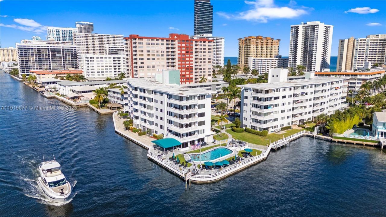 3209 S Ocean Dr, Unit 2M, Hallandale Beach, FL 33009 Photo