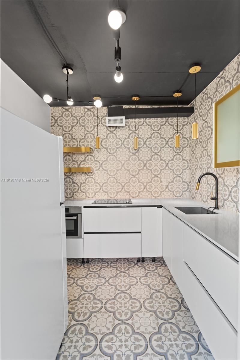 3209 S Ocean Dr, Unit 2M, Hallandale Beach, FL 33009 Photo