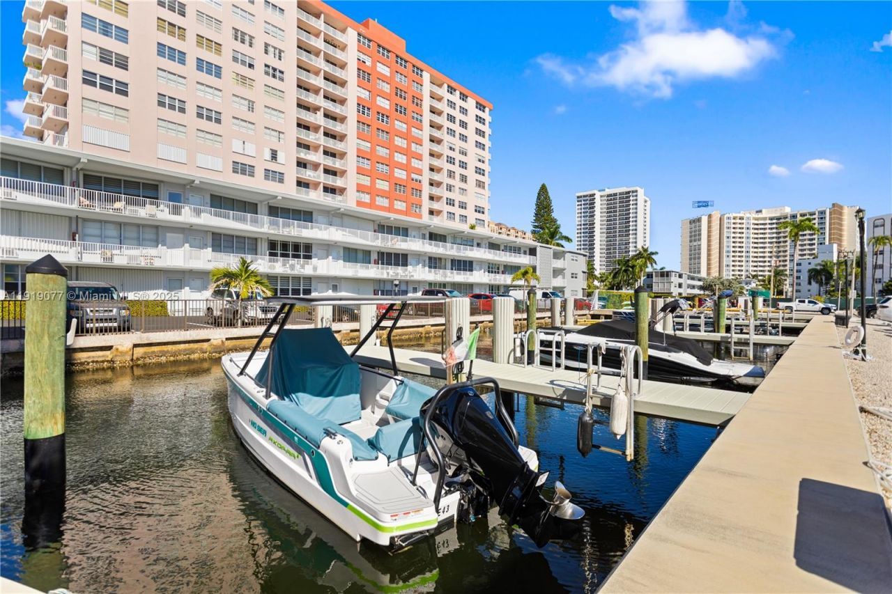 3209 S Ocean Dr, Unit 2M, Hallandale Beach, FL 33009 Photo