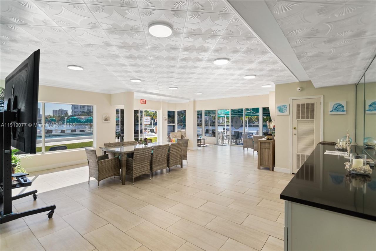 3209 S Ocean Dr, Unit 2M, Hallandale Beach, FL 33009 Photo