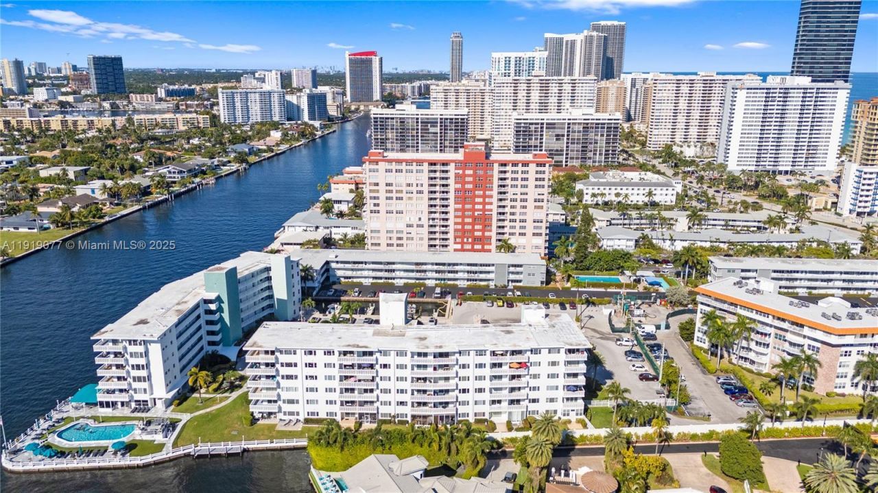 3209 S Ocean Dr, Unit 2M, Hallandale Beach, FL 33009 Photo