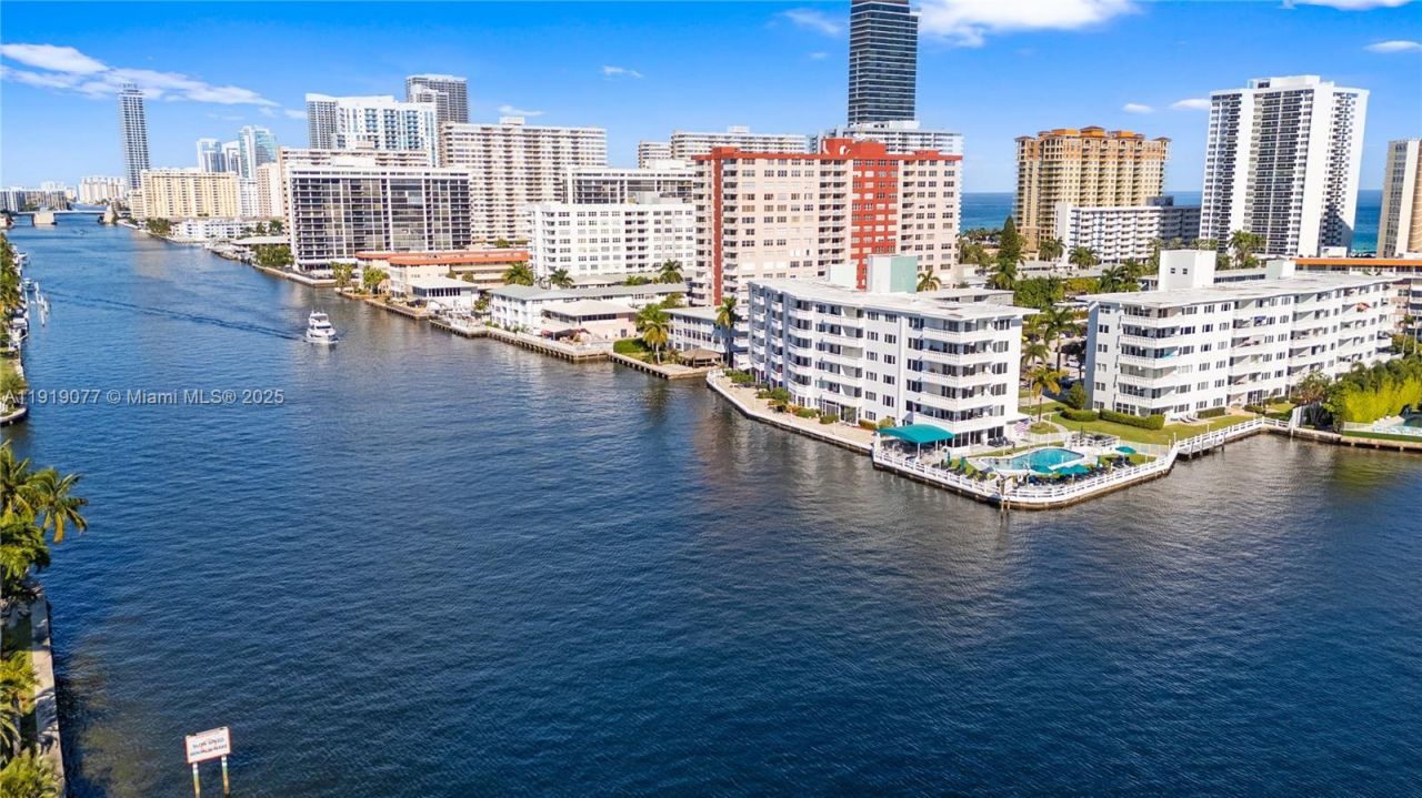 3209 S Ocean Dr, Unit 2M, Hallandale Beach, FL 33009 Photo