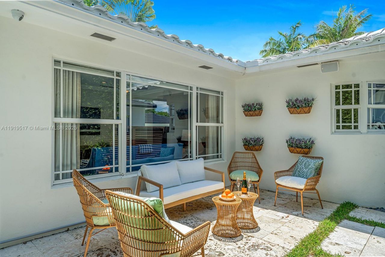 5915 La Gorce Dr, Miami Beach, FL 33140 Photo