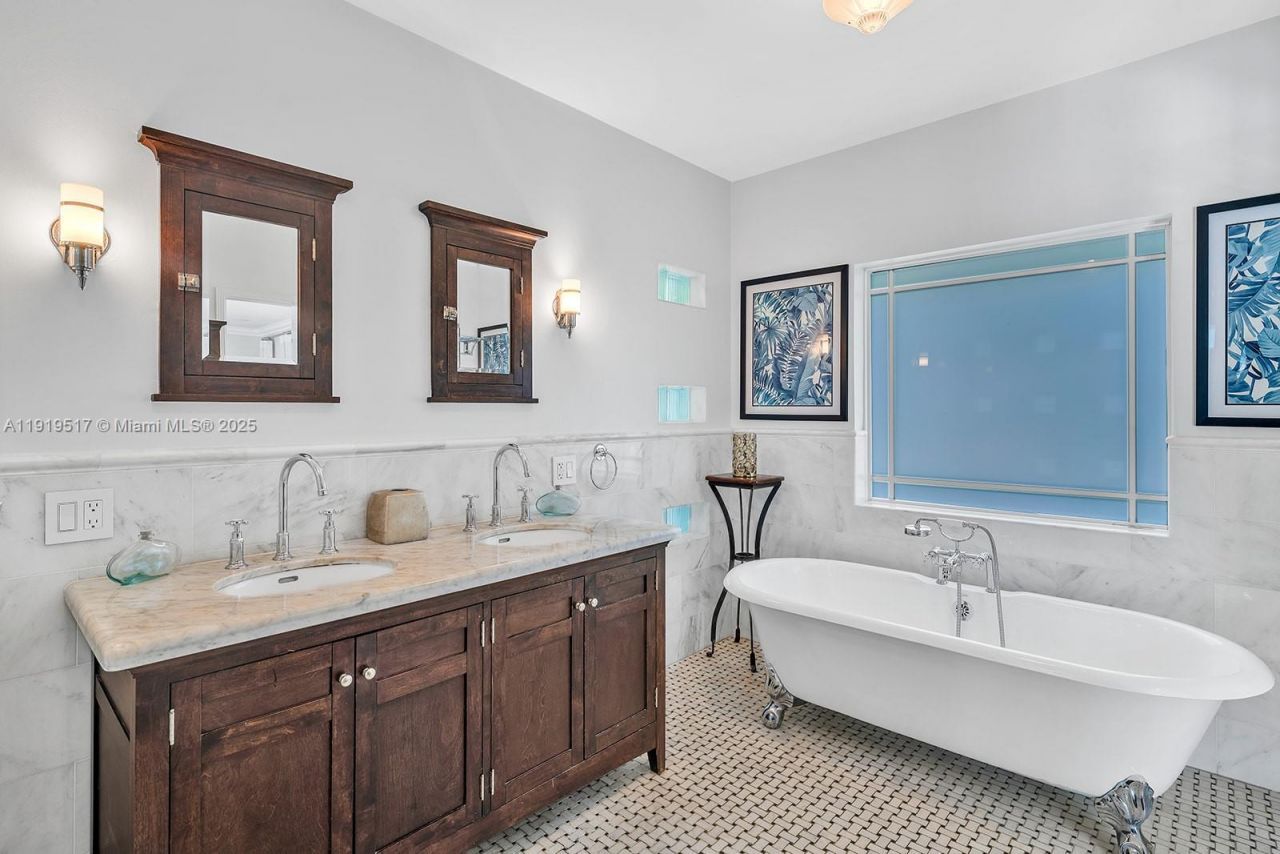 5915 La Gorce Dr, Miami Beach, FL 33140 Photo