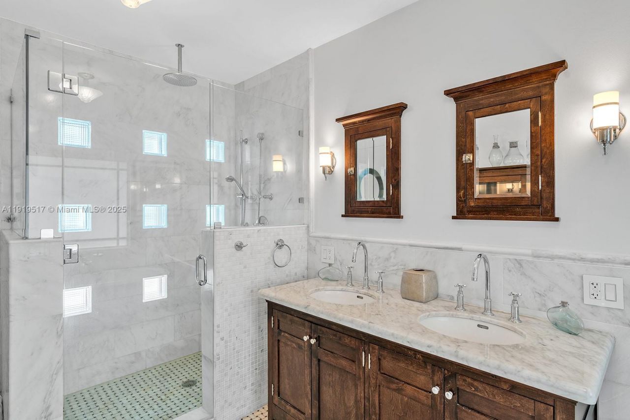 5915 La Gorce Dr, Miami Beach, FL 33140 Photo