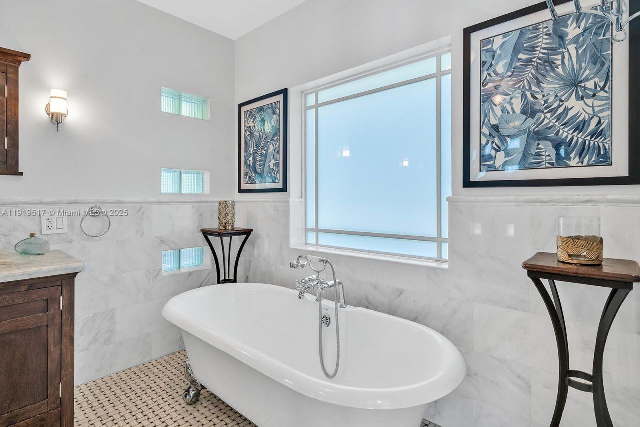 5915 La Gorce Dr, Miami Beach, FL 33140 Photo