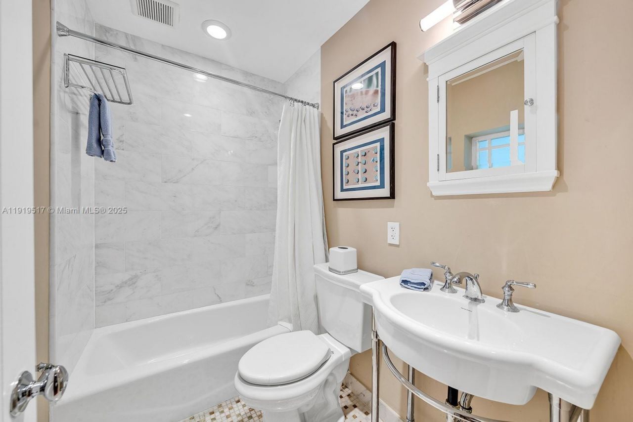 5915 La Gorce Dr, Miami Beach, FL 33140 Photo