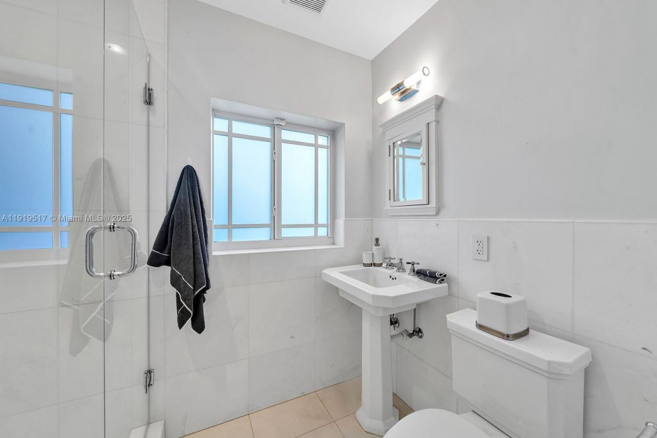 5915 La Gorce Dr, Miami Beach, FL 33140 Photo