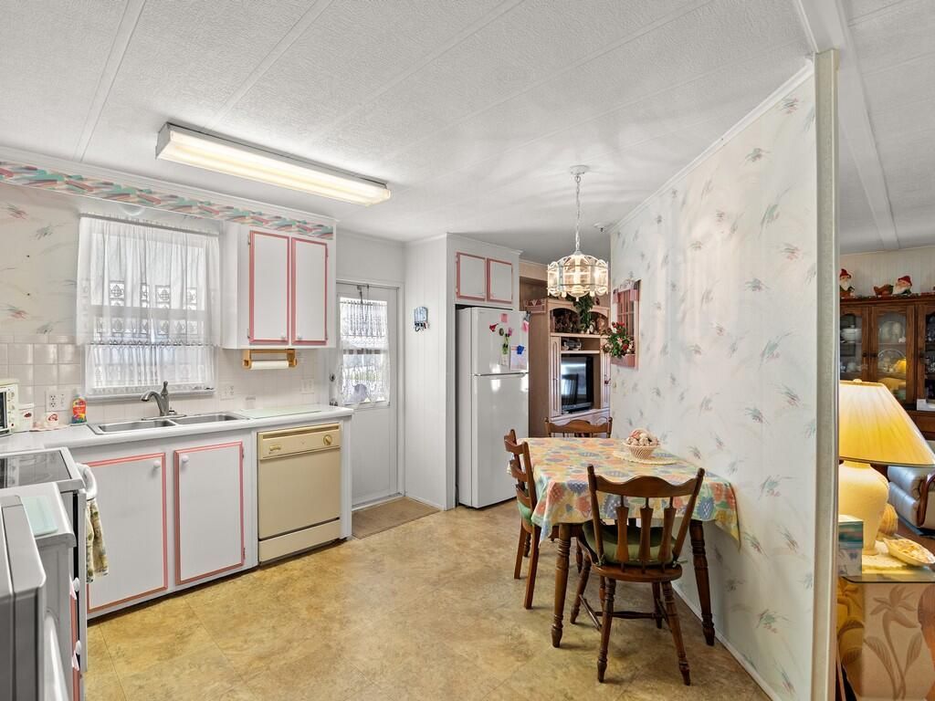 236 NE Sunshine Lane, Jensen Beach, FL 34957 Photo