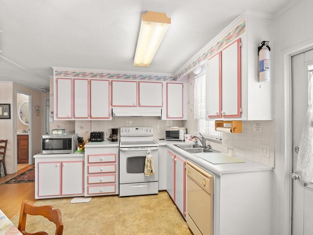 236 NE Sunshine Lane, Jensen Beach, FL 34957 Photo