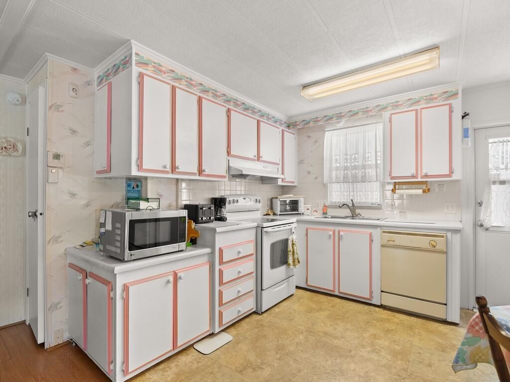 236 NE Sunshine Lane, Jensen Beach, FL 34957 Photo