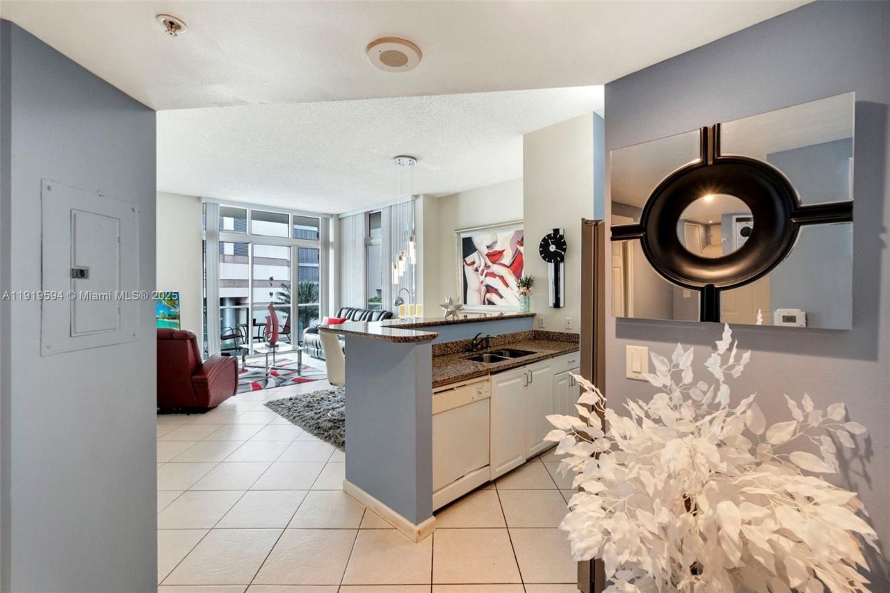 1155 Brickell Bay Dr, Unit 202, Miami, FL 33131 Photo