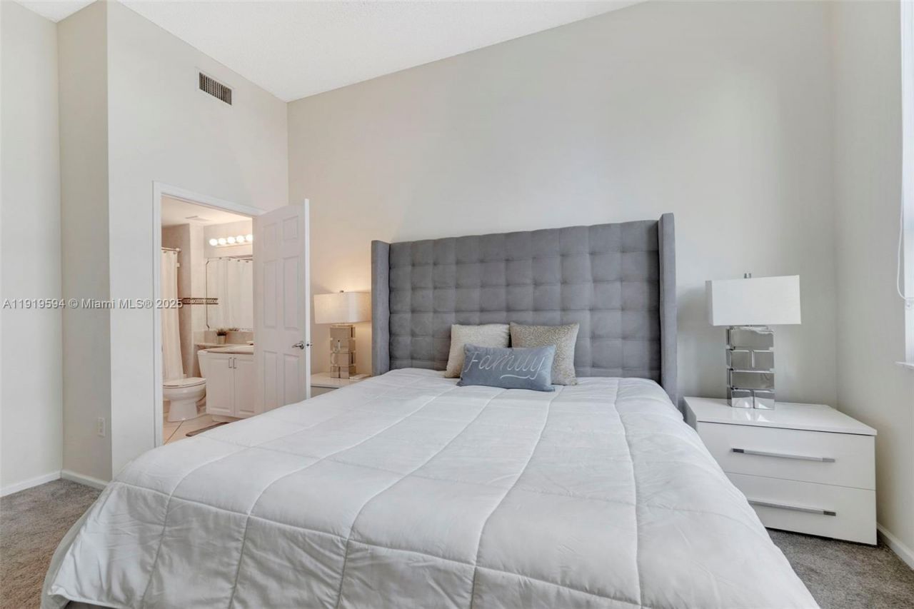 1155 Brickell Bay Dr, Unit 202, Miami, FL 33131 Photo