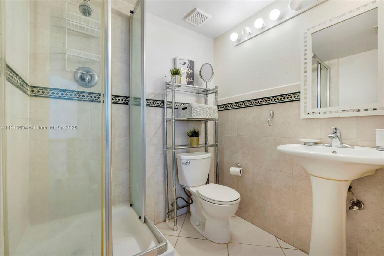 1155 Brickell Bay Dr, Unit 202, Miami, FL 33131 Photo