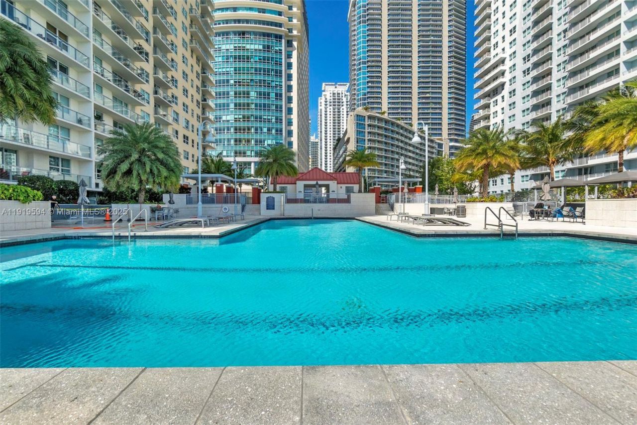 1155 Brickell Bay Dr, Unit 202, Miami, FL 33131 Photo