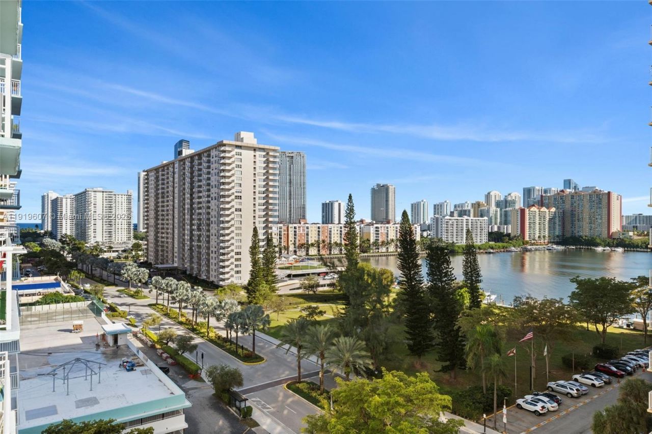 301 174th St, Unit 1109, Sunny Isles Beach, FL 33160 Photo