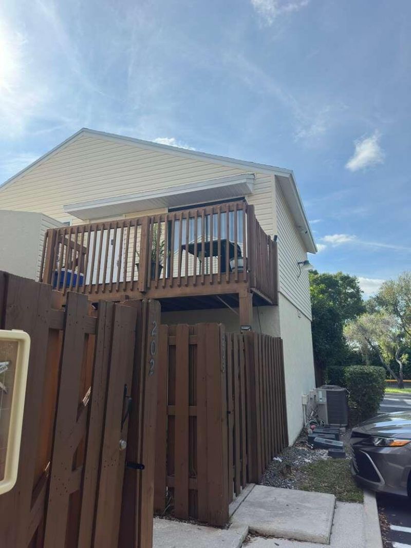 637 Executive Center Drive N, Unit 203, West Palm Beach, FL 33401 Photo