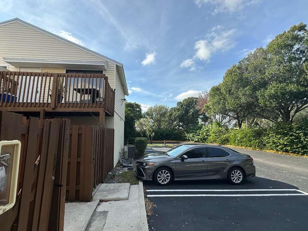 637 Executive Center Drive N, Unit 203, West Palm Beach, FL 33401 Photo