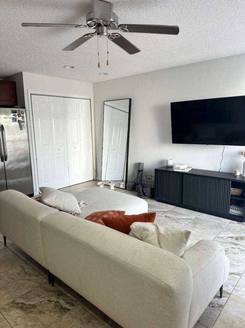 637 Executive Center Drive N, Unit 203, West Palm Beach, FL 33401 Photo