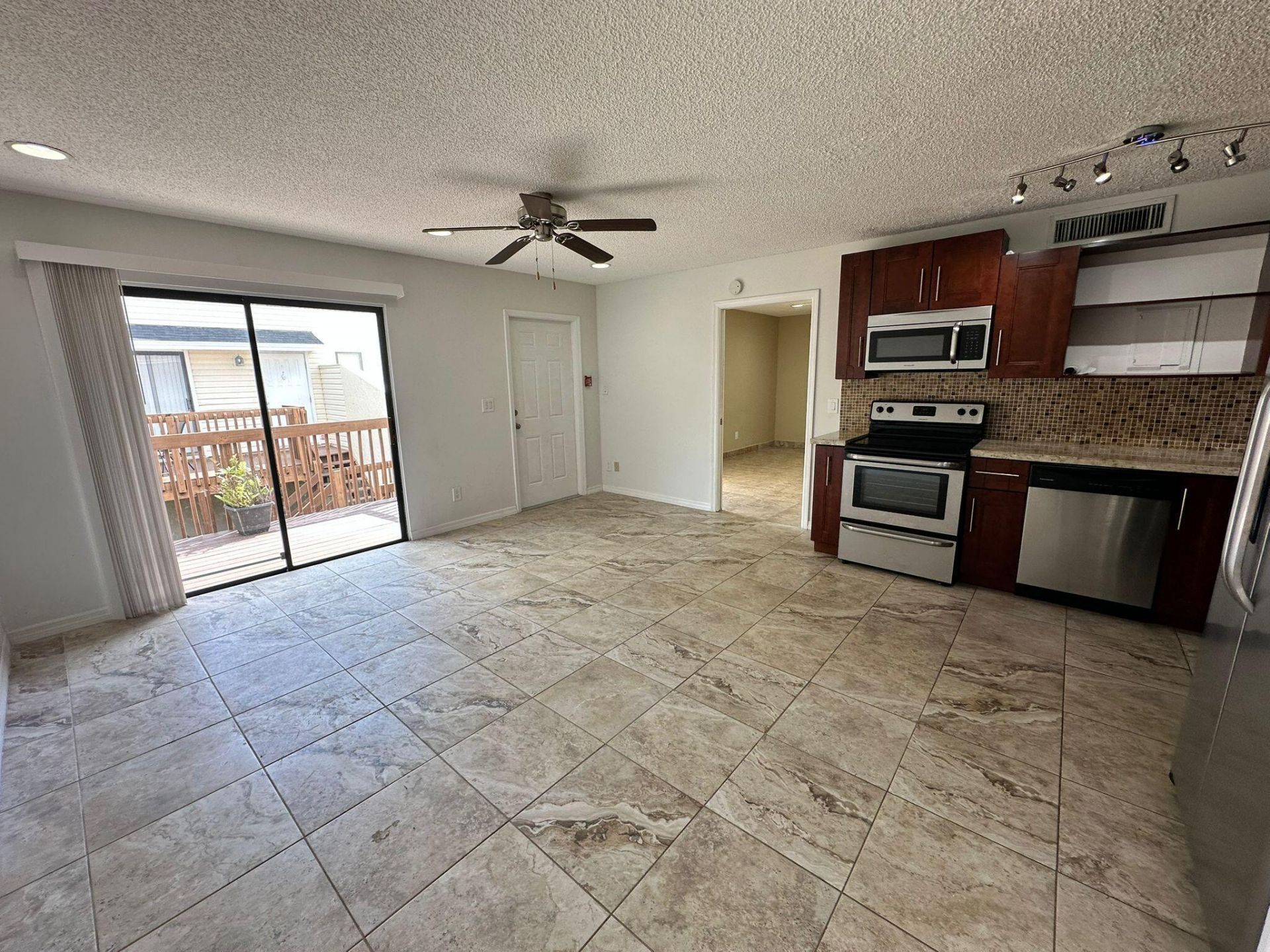 637 Executive Center Drive N, Unit 203, West Palm Beach, FL 33401 Photo