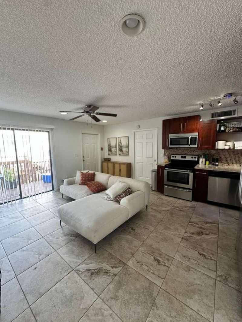 637 Executive Center Drive N, Unit 203, West Palm Beach, FL 33401 Photo