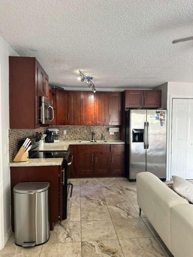 637 Executive Center Drive N, Unit 203, West Palm Beach, FL 33401 Photo