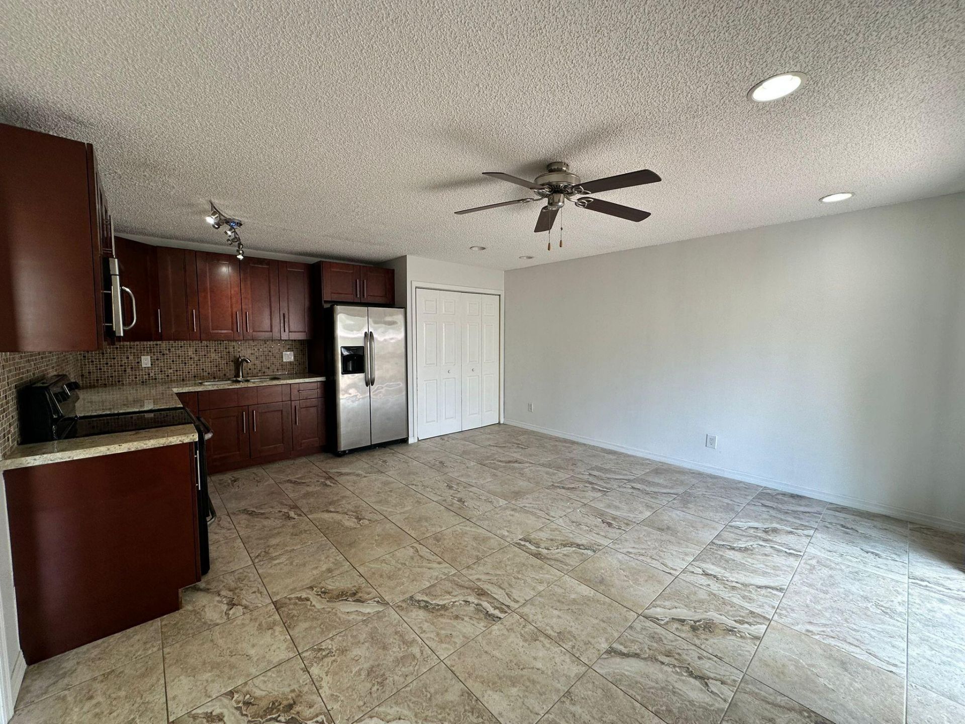 637 Executive Center Drive N, Unit 203, West Palm Beach, FL 33401 Photo