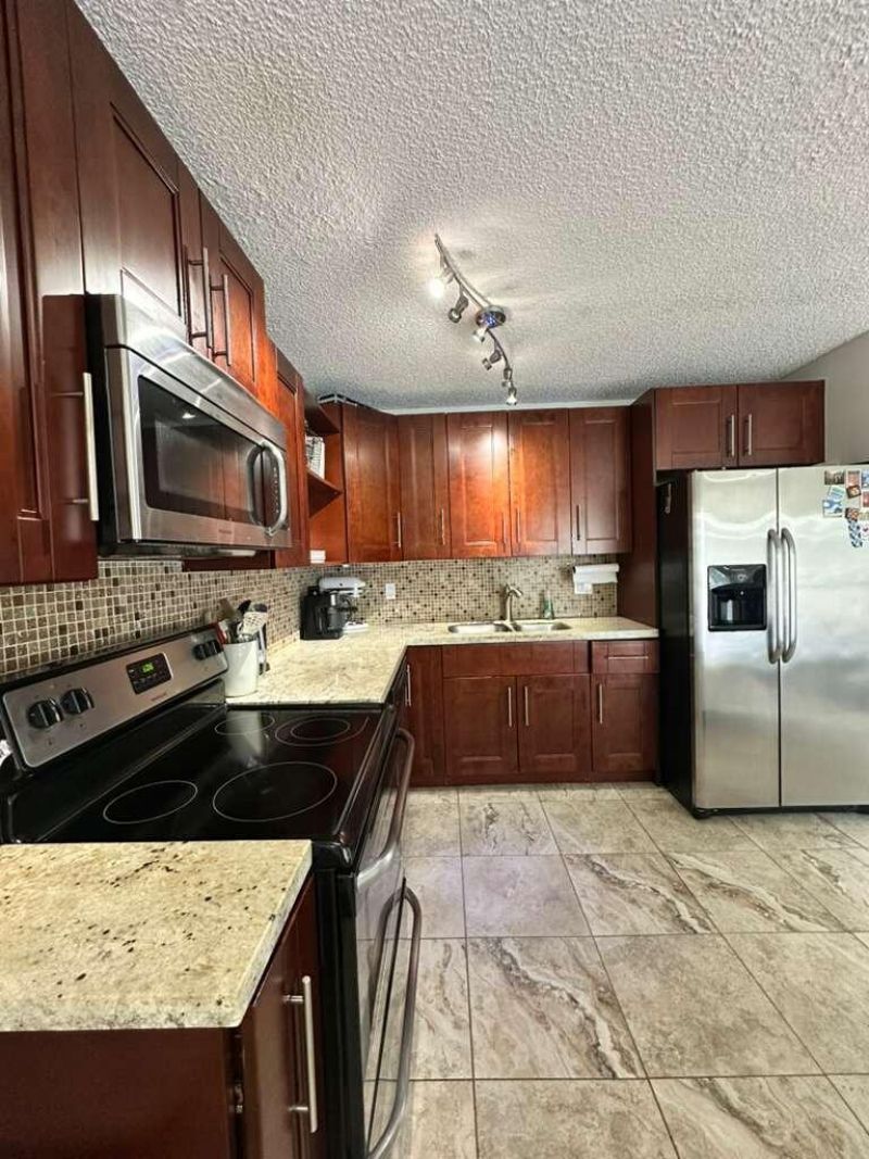 637 Executive Center Drive N, Unit 203, West Palm Beach, FL 33401 Photo