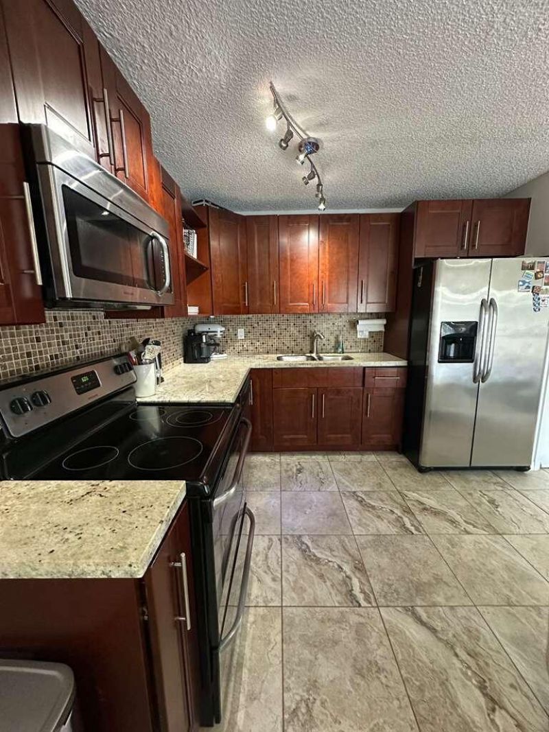 637 Executive Center Drive N, Unit 203, West Palm Beach, FL 33401 Photo