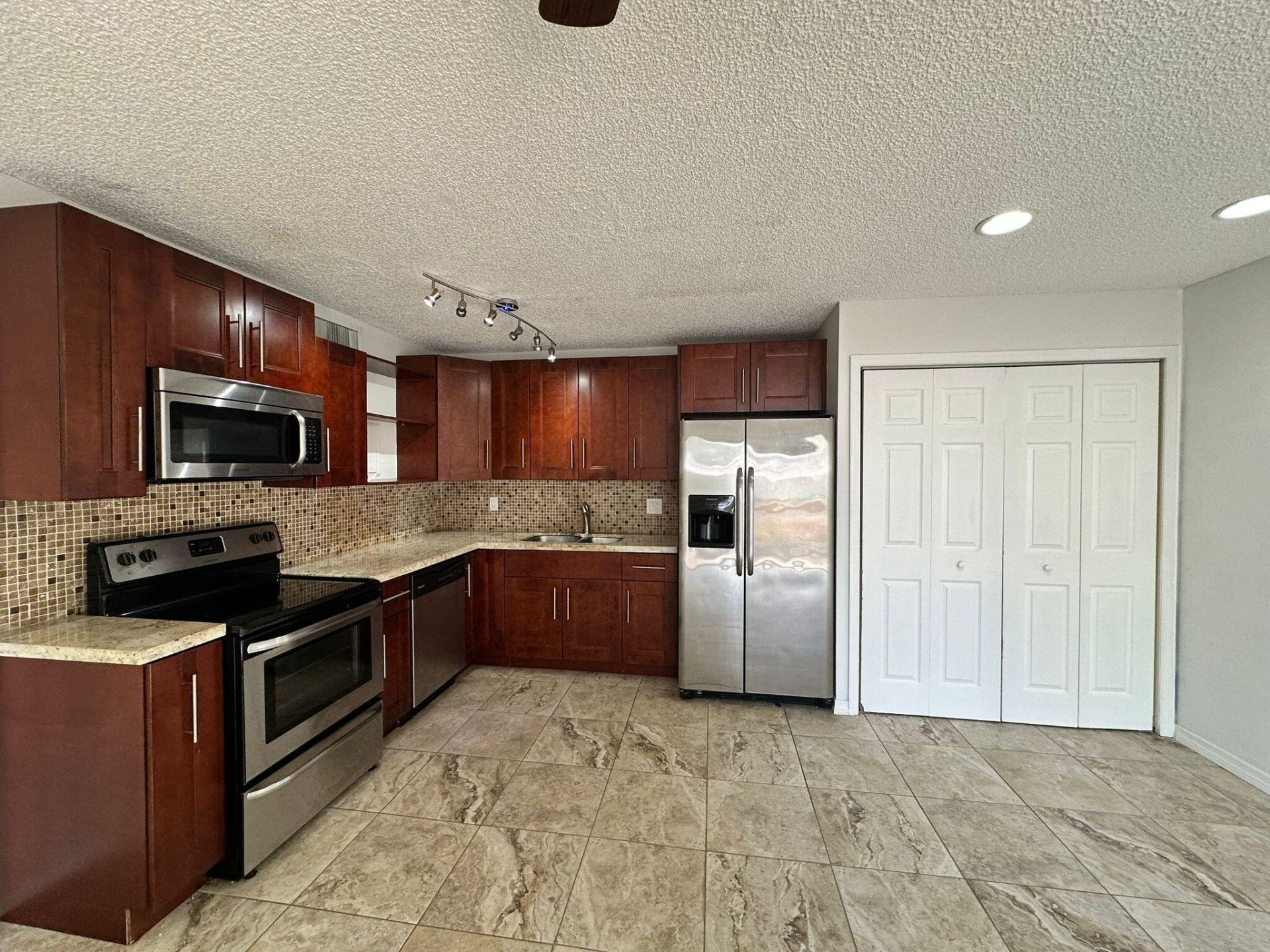 637 Executive Center Drive N, Unit 203, West Palm Beach, FL 33401 Photo