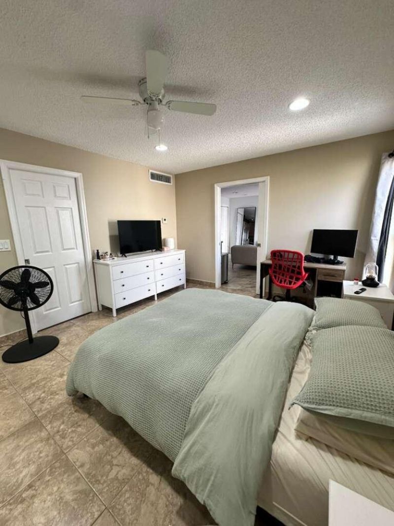 637 Executive Center Drive N, Unit 203, West Palm Beach, FL 33401 Photo